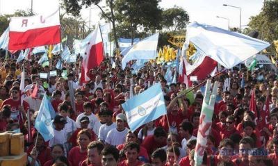 8-J: iron�as y mensajes, en el balance de radicales y kirchneristas tras la marcha