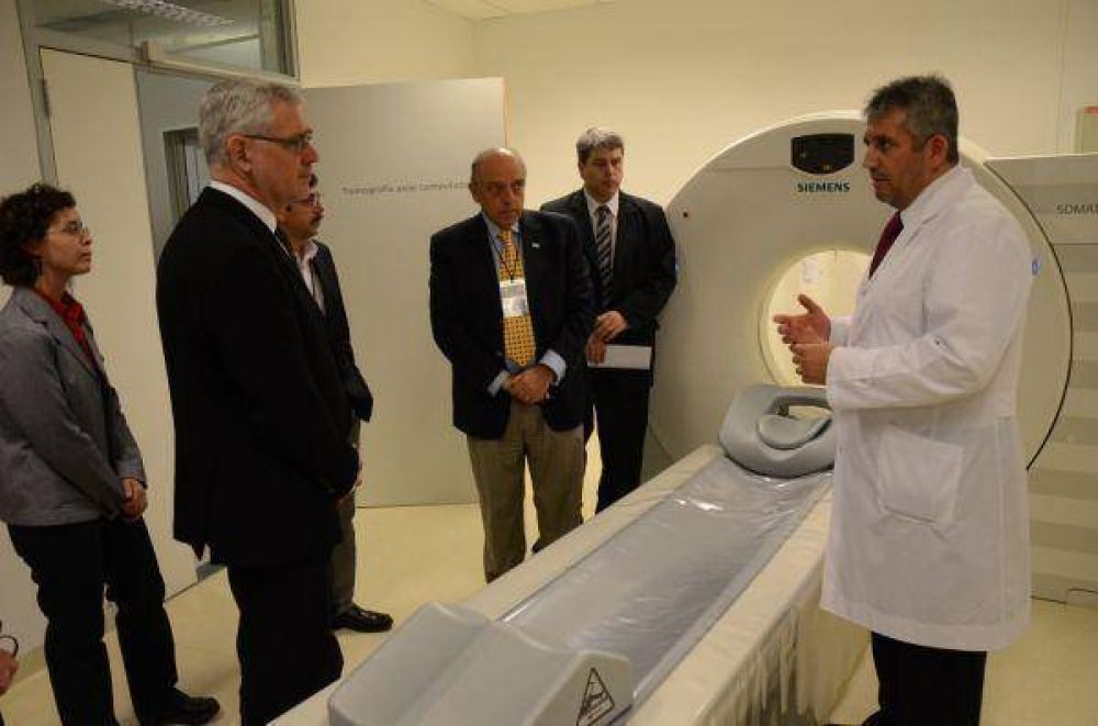 Expertos en Infectolog�a recorrieron el CEMA