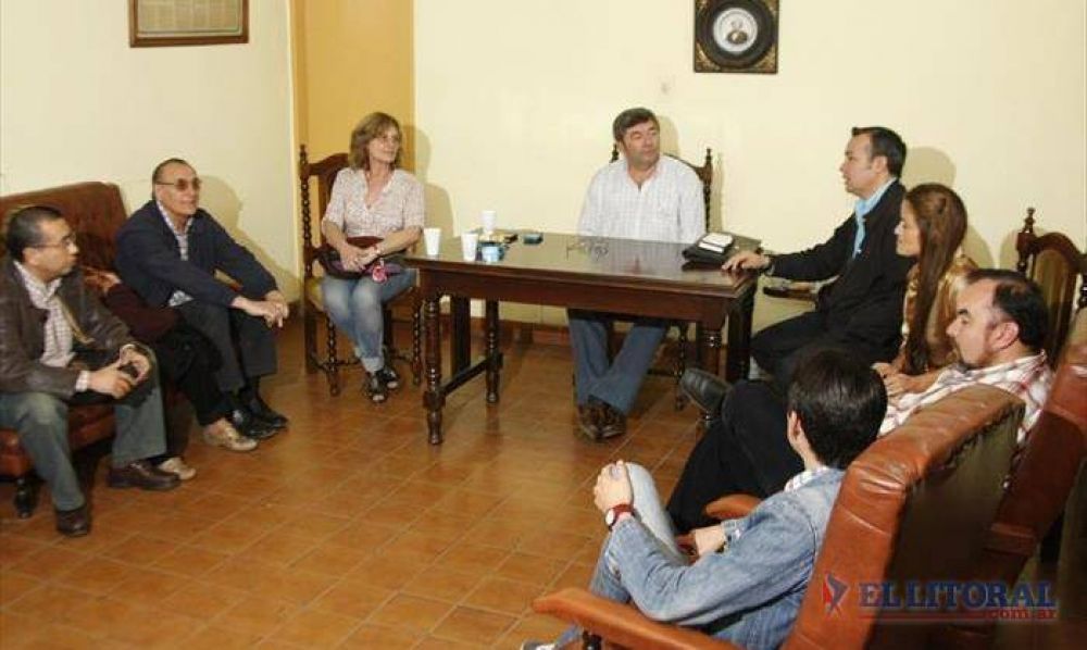 PL: la intervenci�n se acerca al PJ y espera la llegada de radicales
