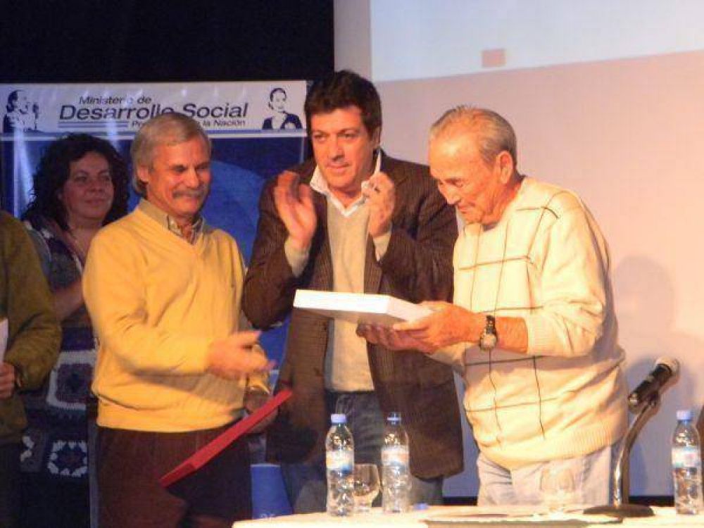 Mariotto asisti� al homenaje a los fusilados en Jos� Le�n Su�rez