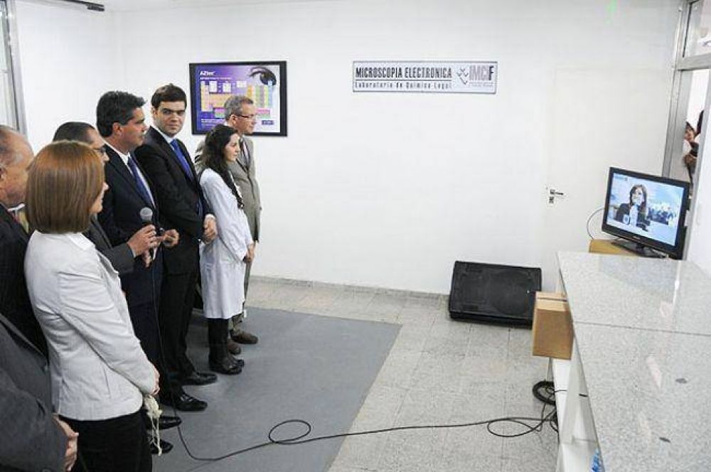 Cristina inauguró un laboratorio de análisis forense en Resistencia