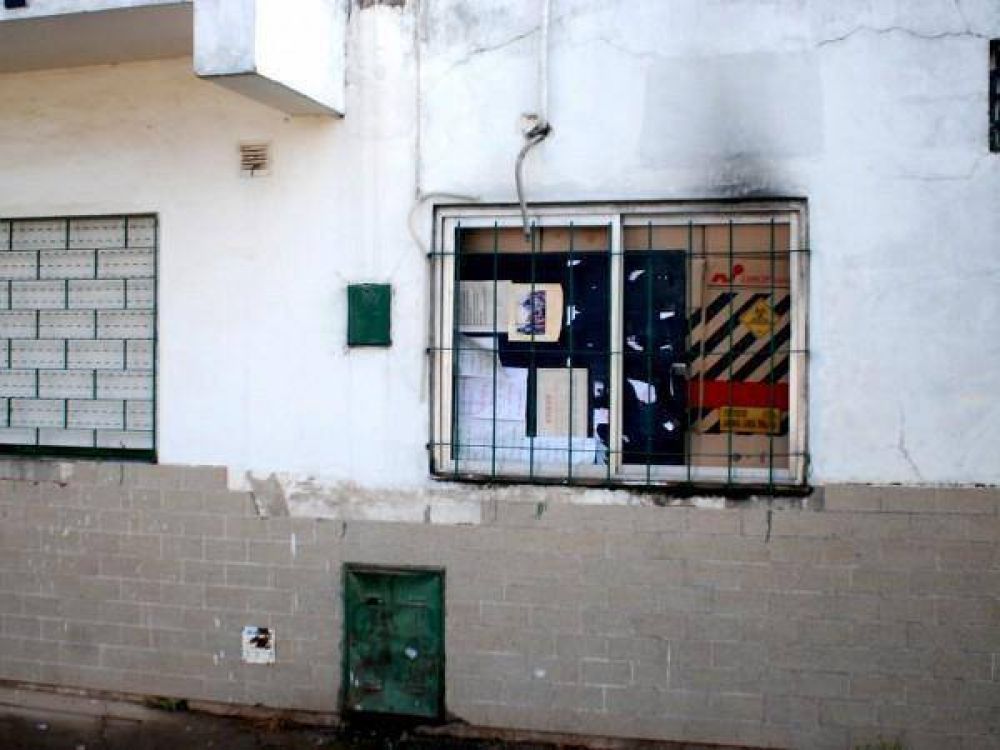 Quemaron la sala de enfermer�a de la Sociedad de Fomento de B� Burgar