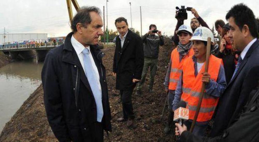 Scioli volvi� a "preanunciar" el pedido de endeudamiento para obras h�dricas en Regi�n Capital