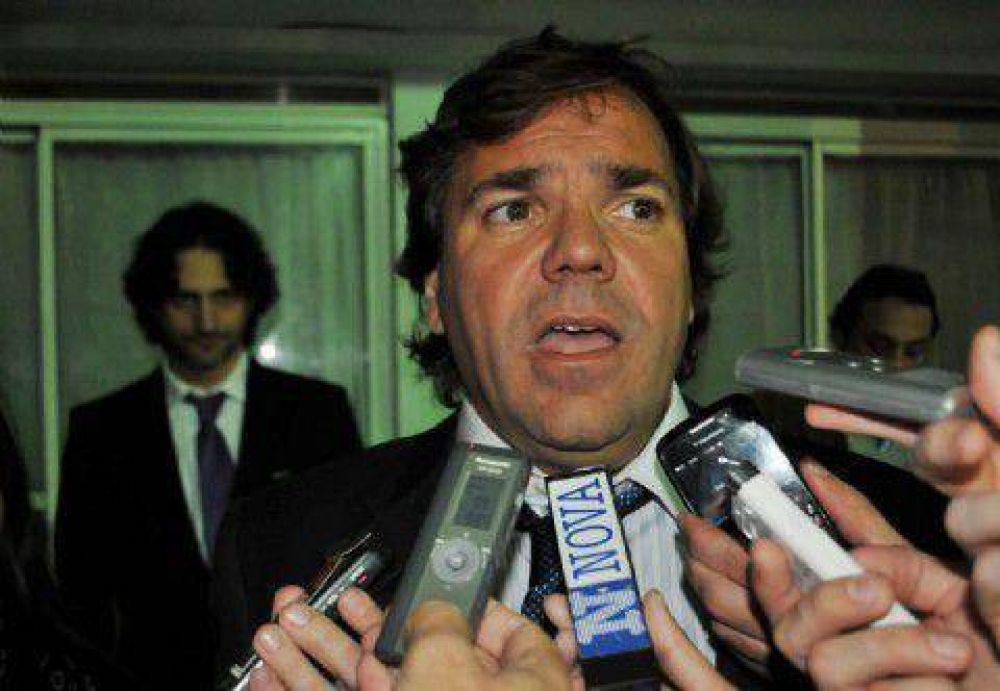 Alberto P�rez pidi� no ver "enemigos donde hay compa�eros"