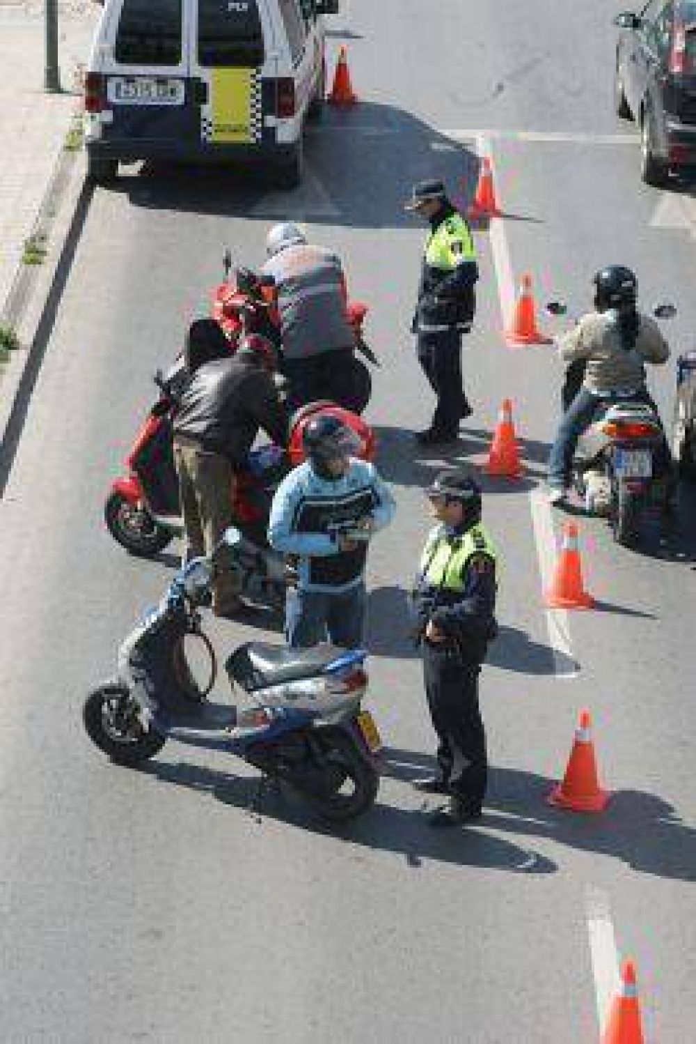 Proponen m�s controles para motocicletas y bicicletas a motor