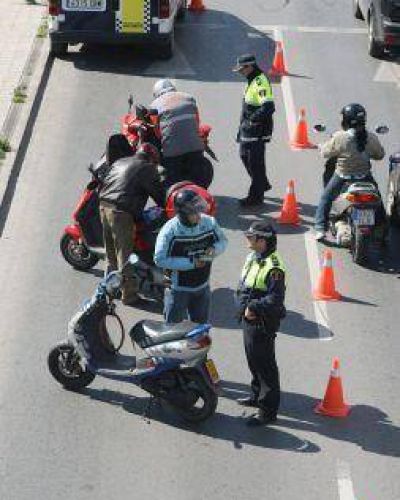 Proponen m�s controles para motocicletas y bicicletas a motor