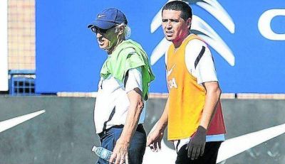 Riquelme volvi� a entrenar y podr� jugar ante Arsenal