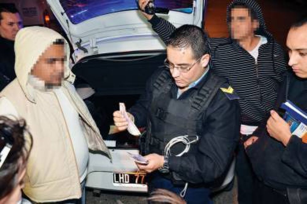 Atrapan a empleado y recaudador municipal de �coimas�