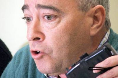 Se lanza la precandidatura Endrek�Yoguersen por la UCR