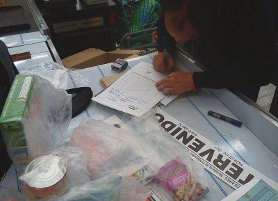 San Mart�n controla a los supermercados locales