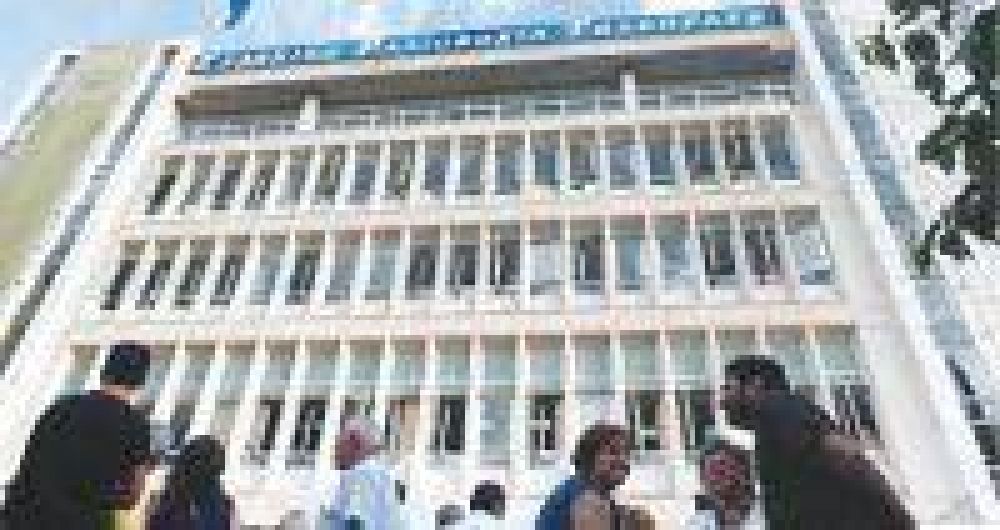 Pol�mica en Grecia: cierran la radio y la tev� p�blicas