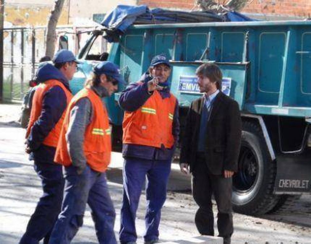 Vialidad contin�a con los trabajos de bacheo de calles