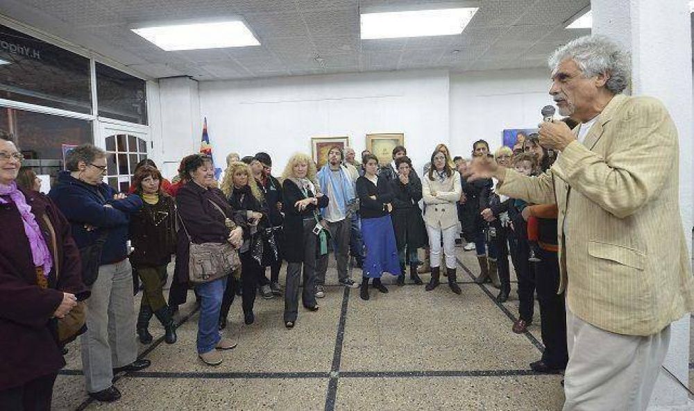 Se inaugur� la muestra "mujeres en el arte" en el municipio de Lan�s