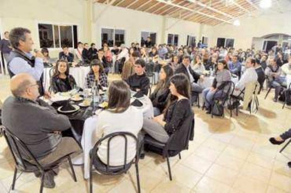 Urribarri dialog� con dirigentes de la juventud