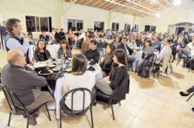Urribarri dialog� con dirigentes de la juventud