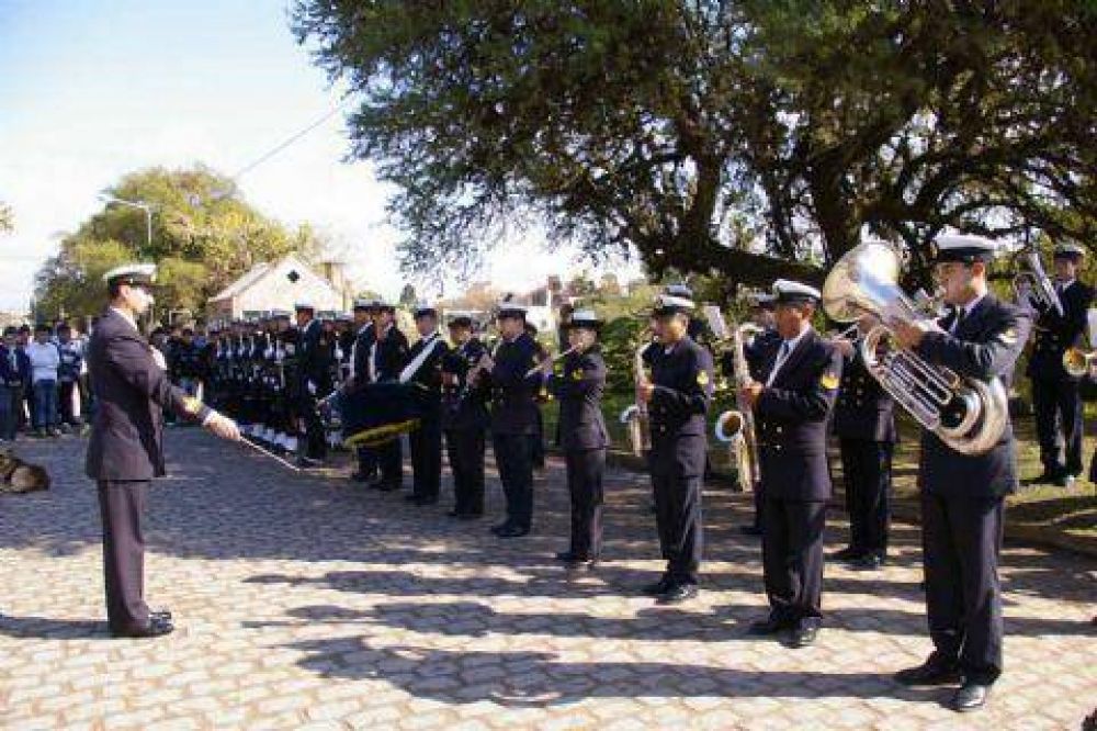 Homenaje al Almirante Brown en el paseo del puerto