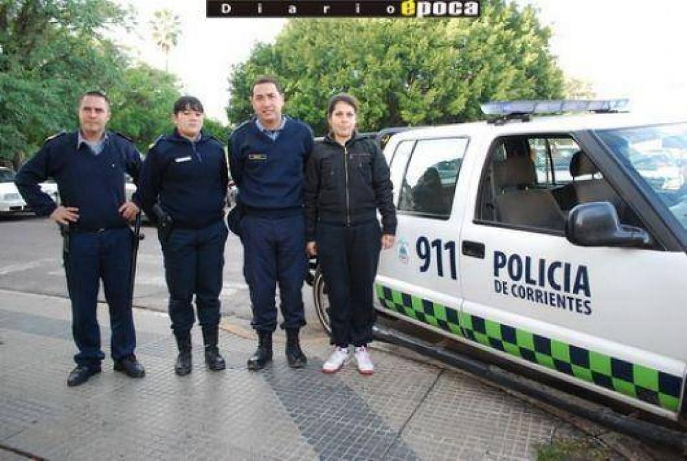 Polic�as parteros, una madrugada distinta en la comisar�a Octava
