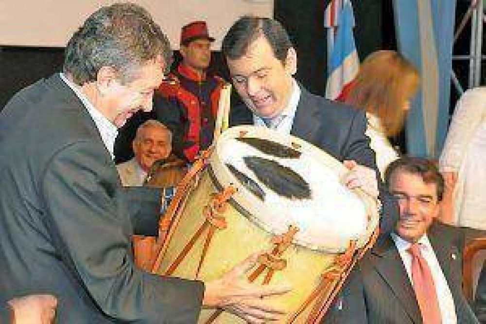 El ministro Yauhar viene a Santiago para inaugurar con el primer mandatario el nuevo Mercado Frutihortcola