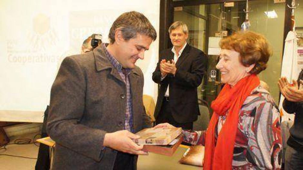 El Banco Credicoop distingui� a Oscar'Farol' Vivanco y Fernando Gregalio 