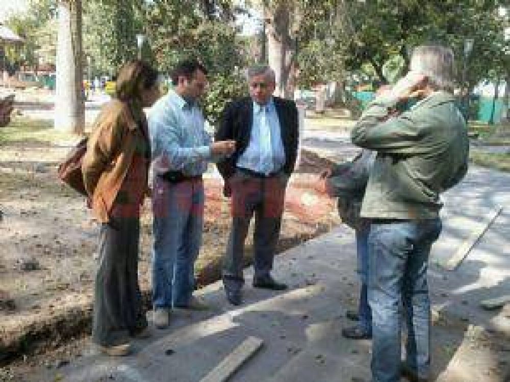 Infante visit� la obra de la Plaza Libertad