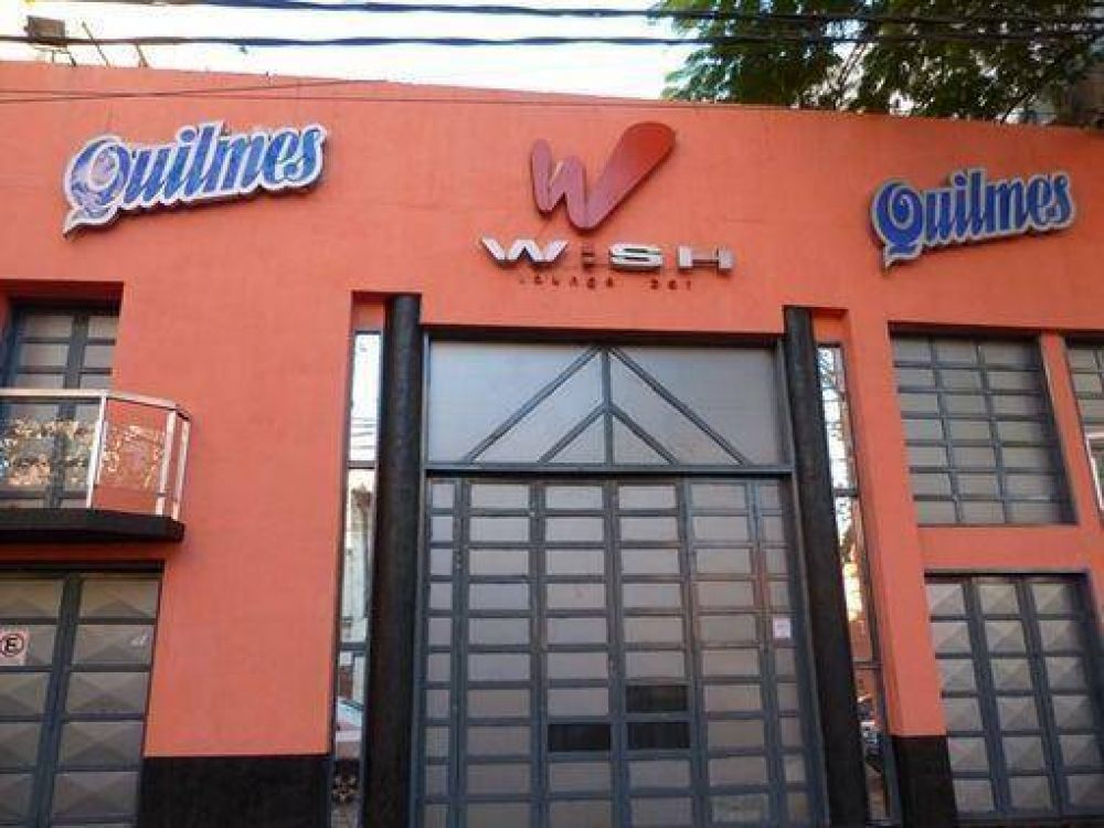 El due�o de Wish asegura que no alent� el desnudo en el baile del ca�o