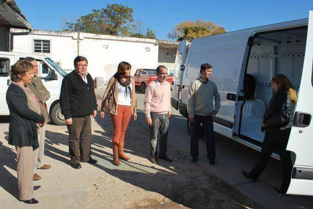 General Pico: presentaron veh�culo para transporte de discapacitados