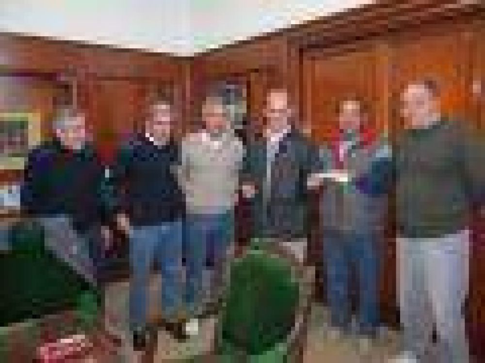 El intendente, Pablo Zurro, entreg� un importante subsidio de 150.000 pesos a Bomberos Voluntarios	