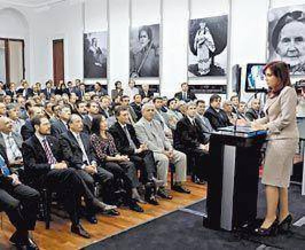 Cristina: "El 28 de junio estar� en juego la estabilidad democr�tica"