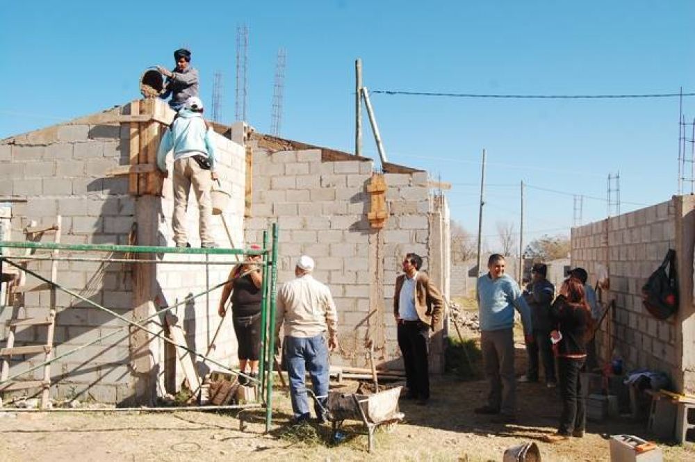 Plan Solidaridad: Hissa visit� el barrio Eva Per�n