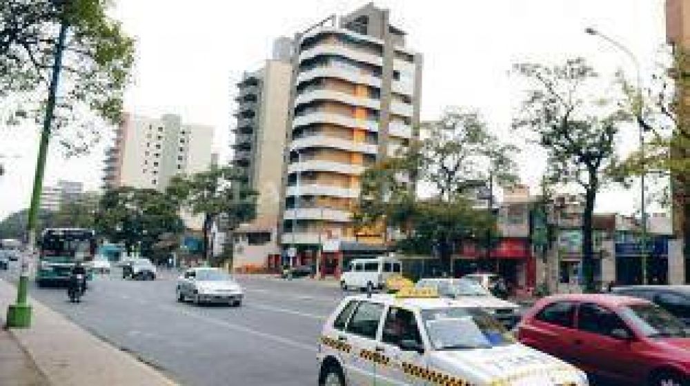 La avenida Mate de Luna escala el cielo y quiere compararse con las de Buenos Aires