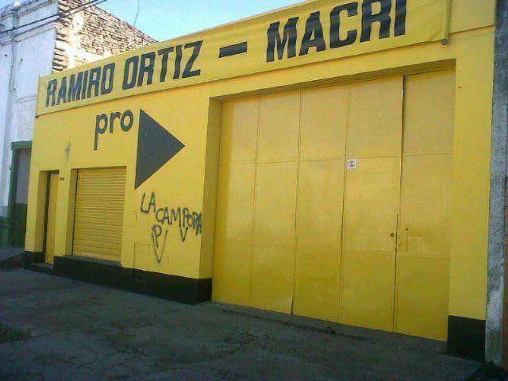 Nueva agresi�n al local partidario del Pro de Azul