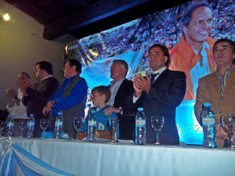Con la mira puesta en las internas, Ra�l P�rez lanz� su espacio para respaldar a Daniel Scioli