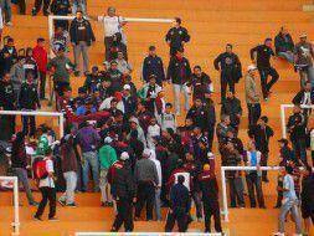 Violencia en el Ftbol: Sindicato de rbitros critic las medidas de Casal y la Afa