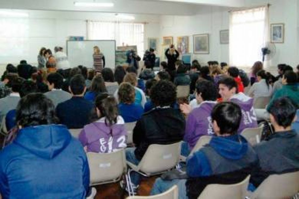 Propician espacios entre los j�venes para interiorizarse sobre el proceso electoral