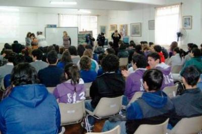 Propician espacios entre los j�venes para interiorizarse sobre el proceso electoral