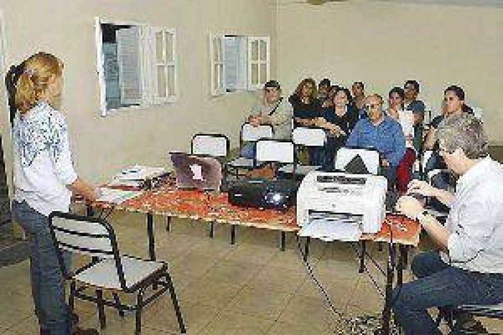 Brindaron informaci�n a vecinos sobre la obra Cloaca M�xima
