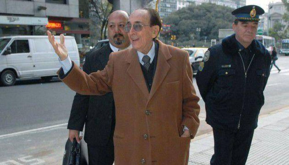 Tras el ataque de Cristina quieren declarar a Fayt Ciudadano Ilustre