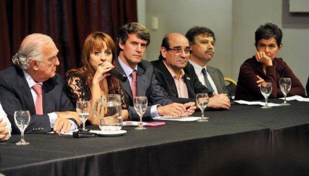 Ya se inscribi� el frente UNEN