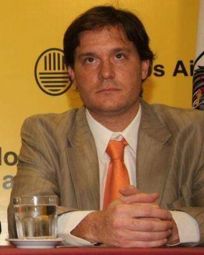 Ciudad: Ibarra le saca a Cabrera el control del Teatro Col�n