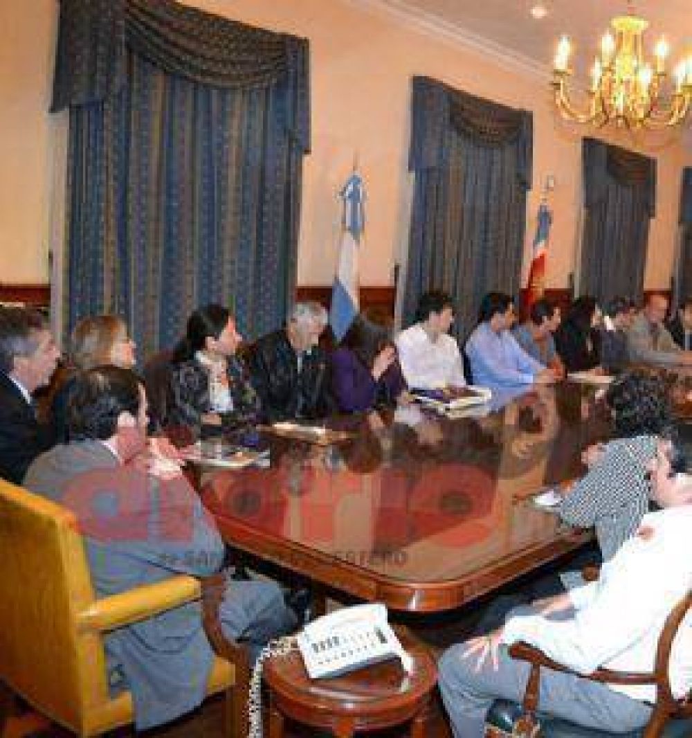 El gobernador se reuni� con el Foro Social y Popular