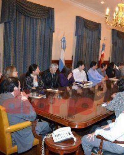 El gobernador se reuni� con el Foro Social y Popular