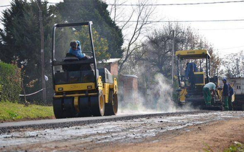 La Comuna trabaja en el asfalto de 20 cuadras en un barrio de Pilar