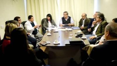 Cr�ticas de diputados al Ministerio de Salud