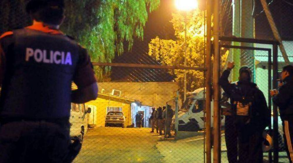 Uno de los cinco escapados del ex Cose se entreg� en la puerta