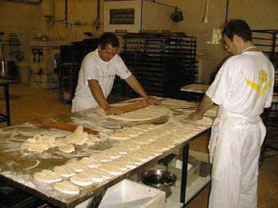 Volvi� a aumentar la harina y los panaderos analizan otra suba del pan