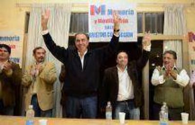 Rodolfo Urtubey fue proclamado candidato por el partido Memoria y Movilizaci�n