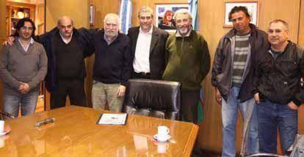 El intendente Ferraresi se reuni� con representantes de la CTA en el Palacio Municipal