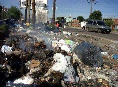 Vecinos aseguran que contin�a el basural en Rep�blica de Francia y Avenida La Plata