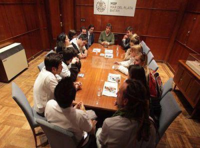 El Intendente Pulti recibi� a familiares de Eliana Nicuez
