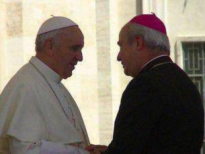 El Obispo de Jujuy de la Audiencia General de los mi�rcoles en Plaza San Pedro y salud� al Papa Francisco